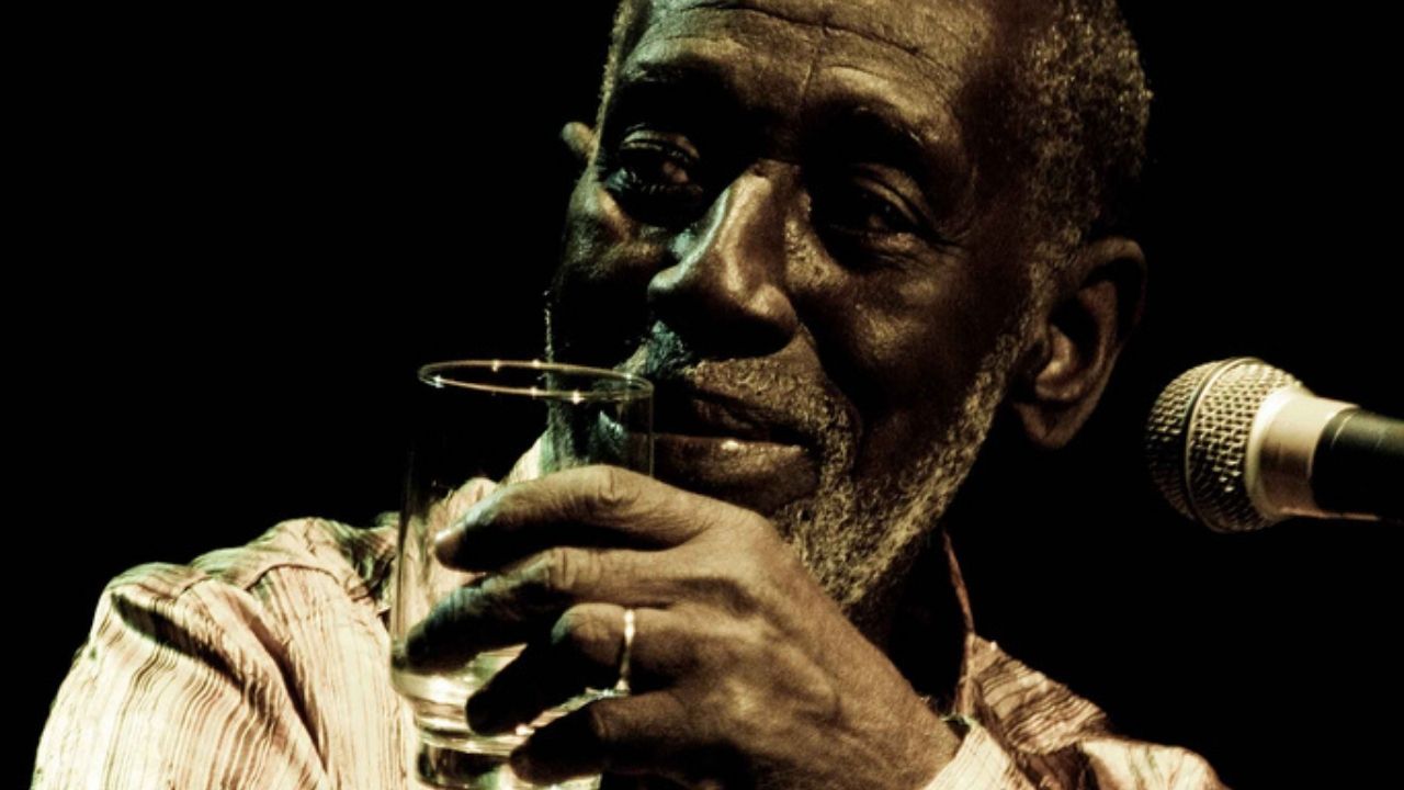 Sambista Nelson Sargento morre após ser internado com coronavírus
