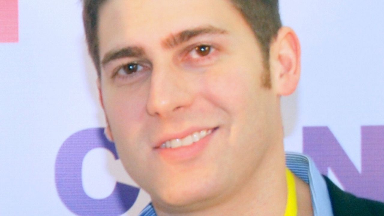 Eduardo Saverin, cofundador do Facebook, se torna bilionário mais rico do Brasil