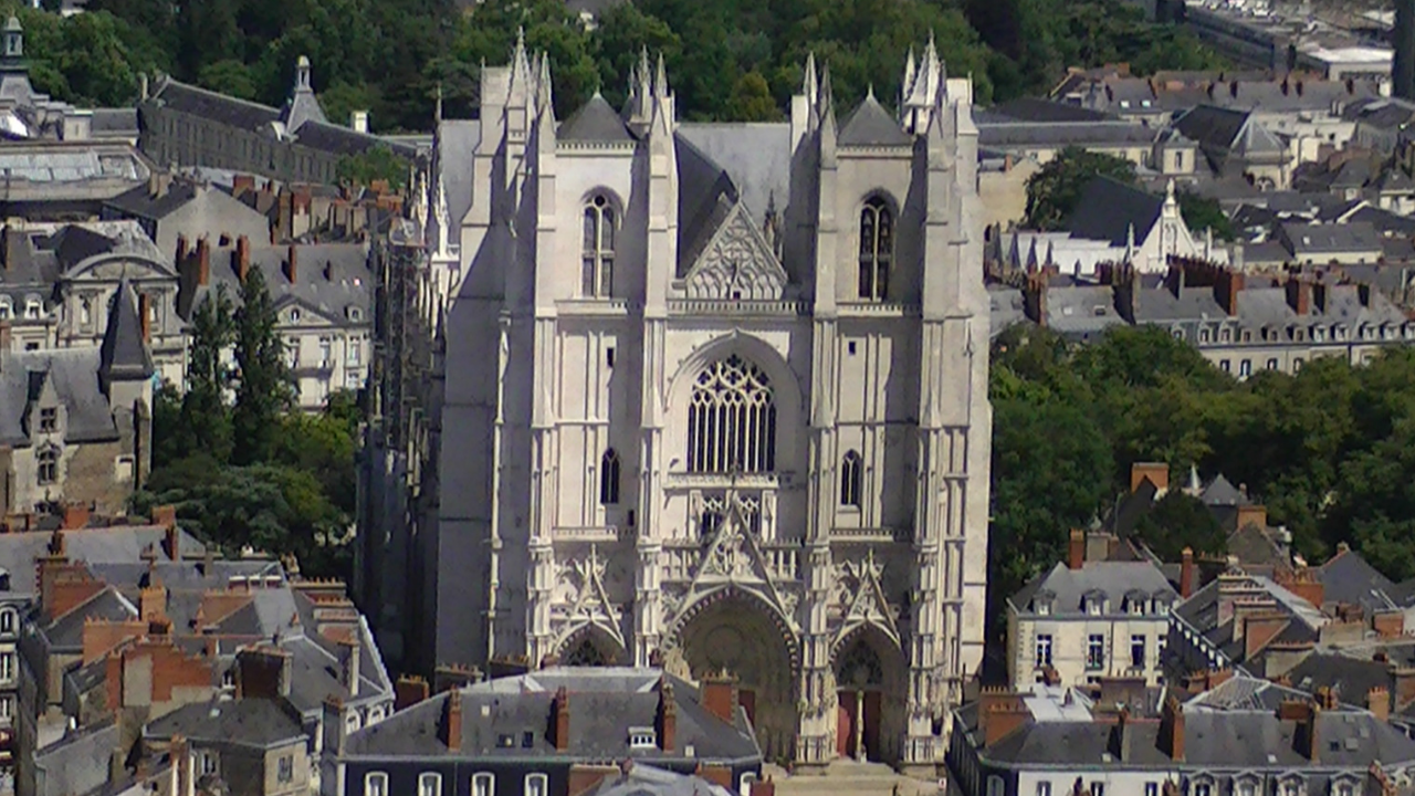 Padre é morto por homem que teria provocado incêndio na Catedral de Nantes em 2020