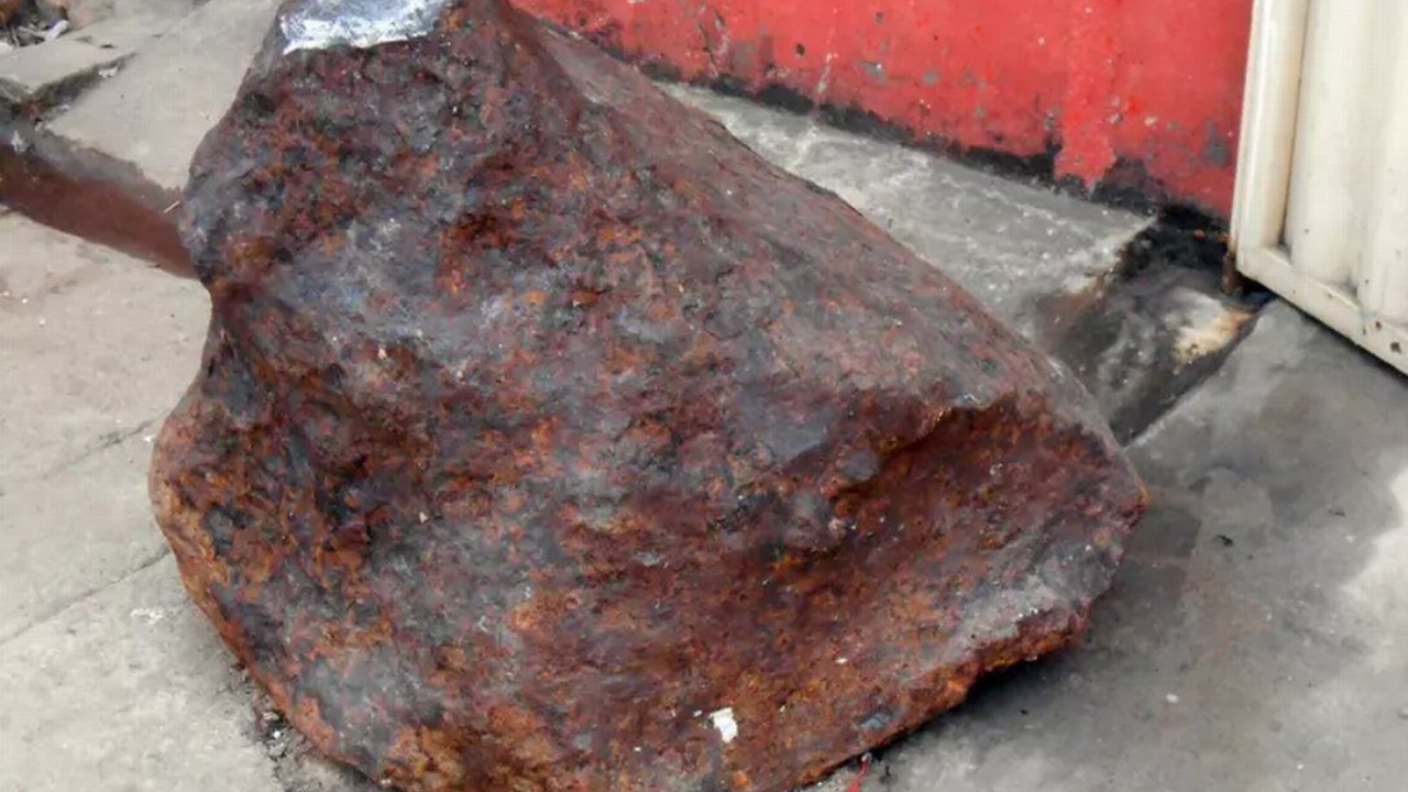 Encontrado há 29 anos: Museu da UFRJ recebe meteorito de 1,5 tonelada