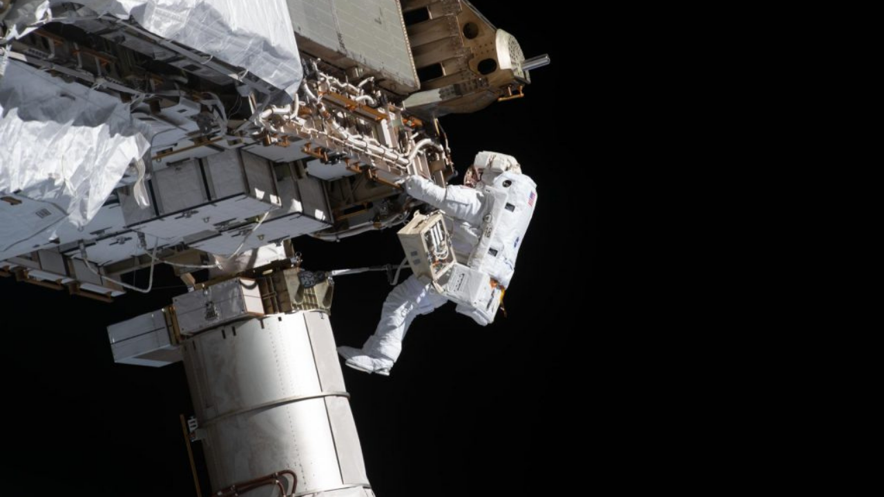 Caminhada espacial da Nasa é cancelada após mal-estar de astronauta