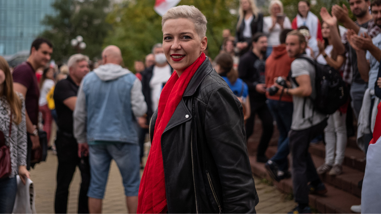 Após liderar protestos contra o presidente, mulher é condenada a 11 anos de prisão em Belarus