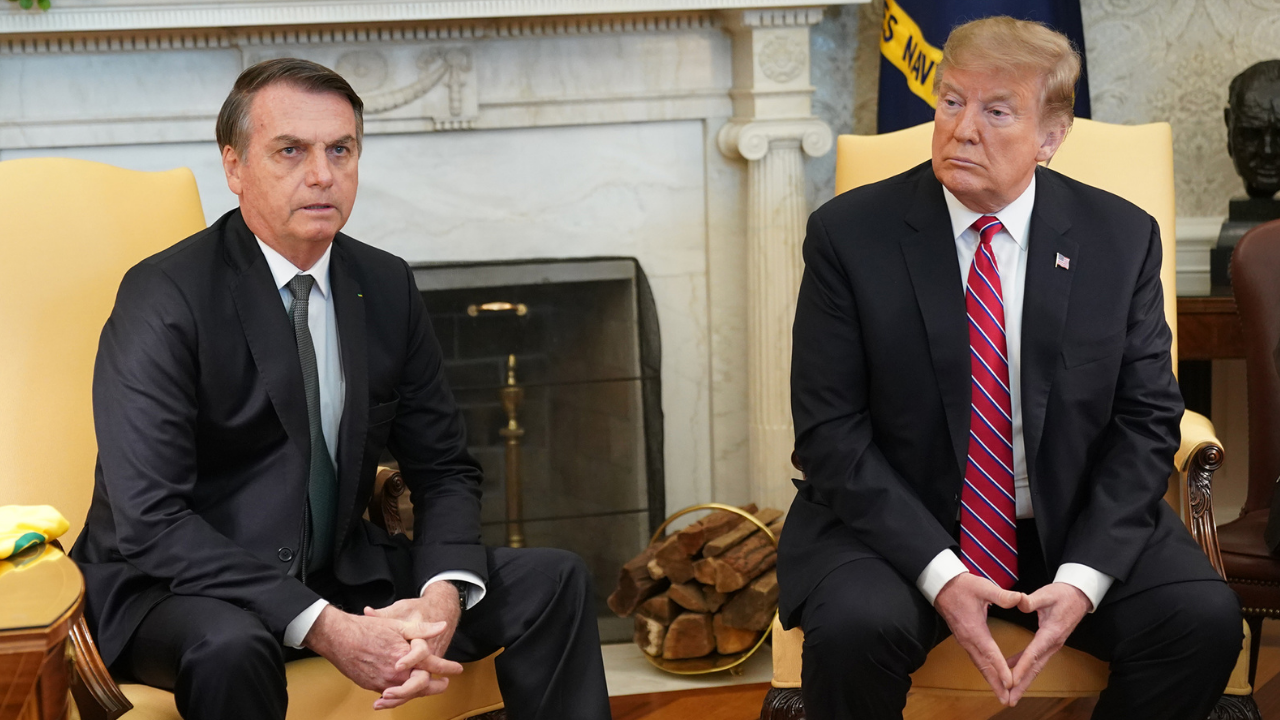 Trump elogia Bolsonaro e afirma que o brasileiro “trabalha duro” ajudando pessoas