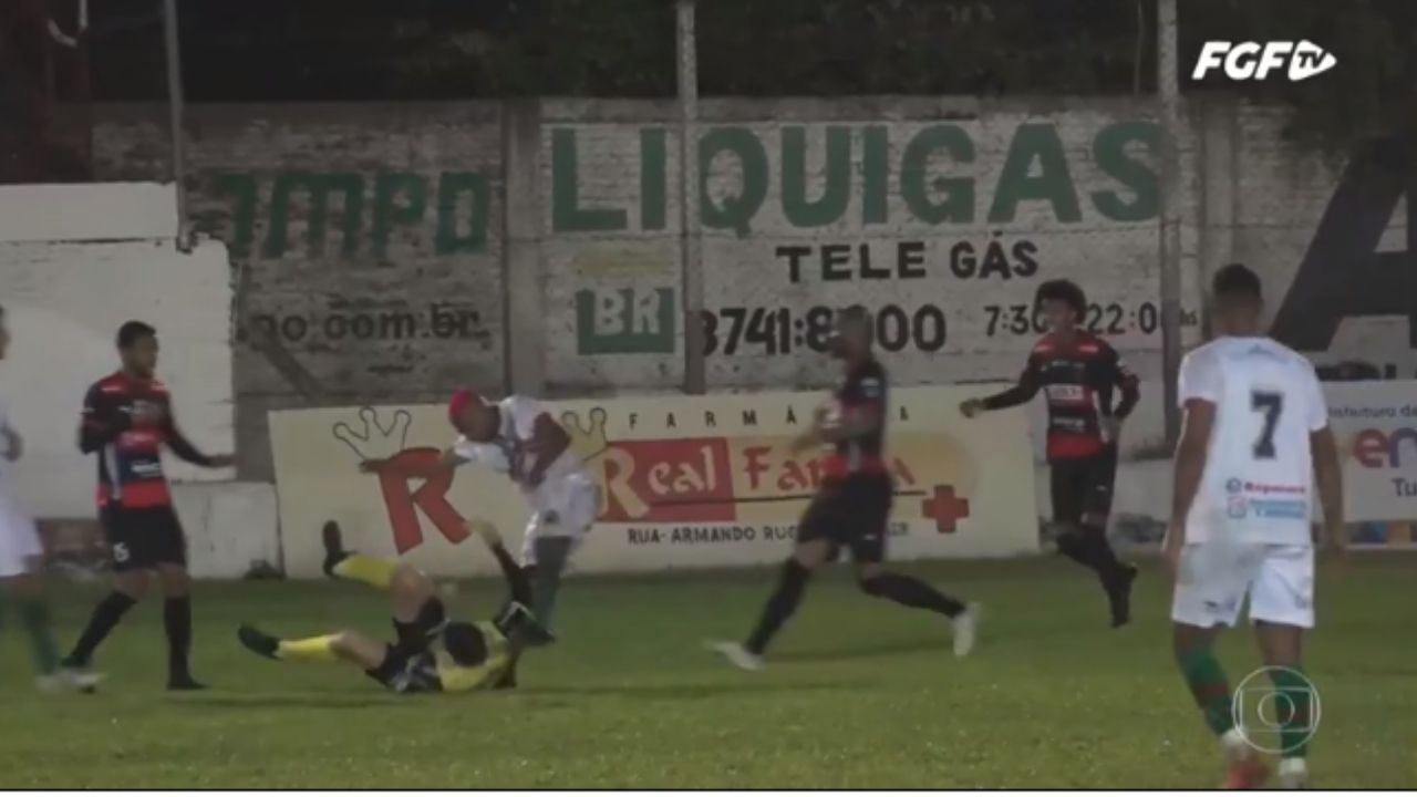 Após agredir árbitro, jogador de futebol é preso por tentativa de homicídio
