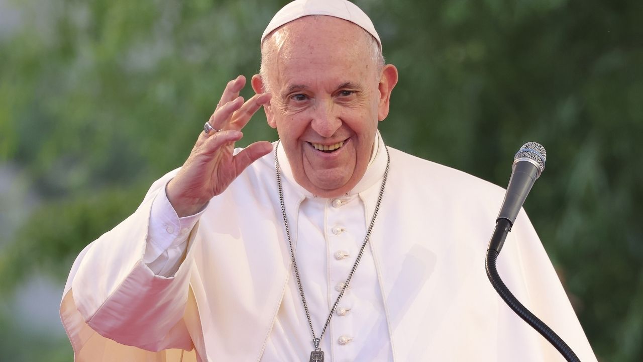Papa Francisco critica nações que proferem discursos de paz, mas gastam em armamento