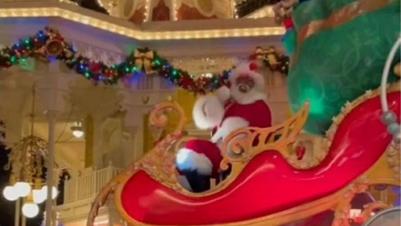 Buscando maior representatividade, parques da Disney contratam Papais Noéis negros