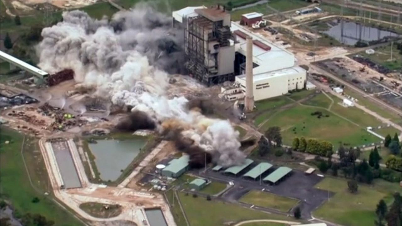 Usina termelétrica é demolida em questão de segundos na Austrália; confira o vídeo