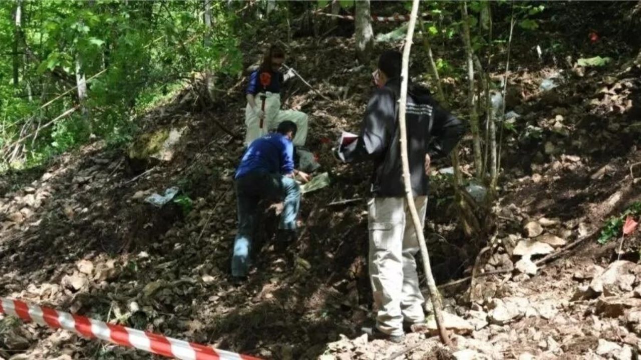26 anos depois, vítimas do genocídio de Srebrenica são reveladas em vala