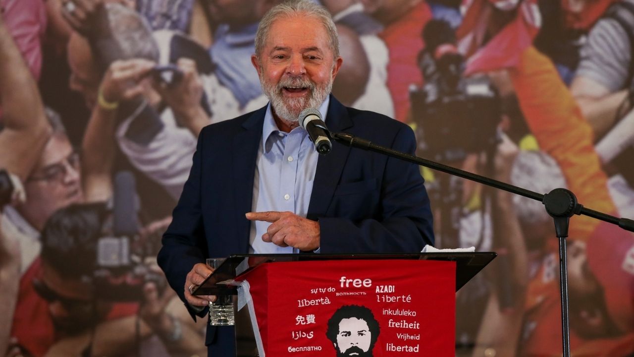Lula anuncia pré-candidatura durante evento de sindicalistas