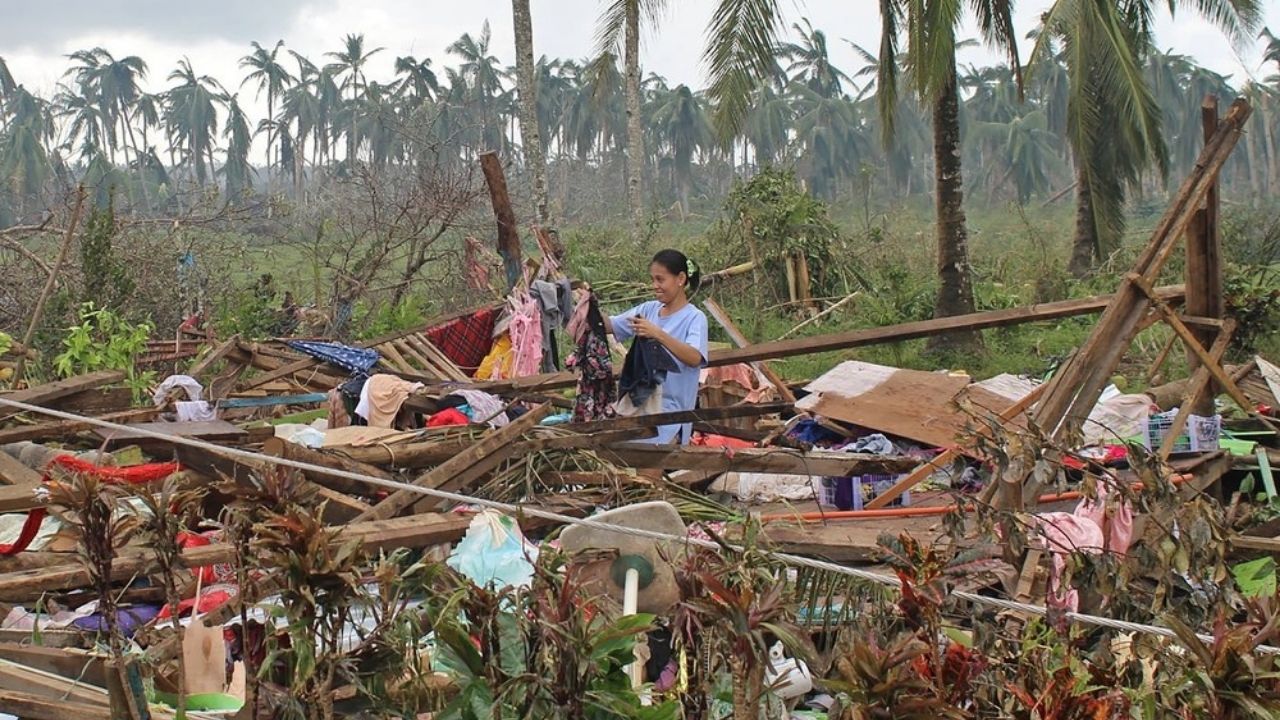 208 pessoas morrem nas Filipinas após passagem do tufão Rai