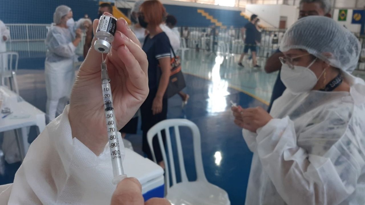 Cidade mais vacinada de SP tem baixo número de internações