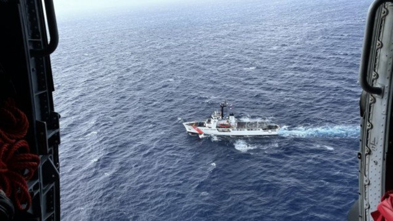 Guarda Costeira dos EUA busca por sobreviventes de naufrágio