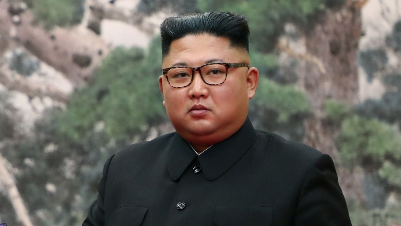 Kim Jong-un passa por dificuldades em novo documentário norte-coreano