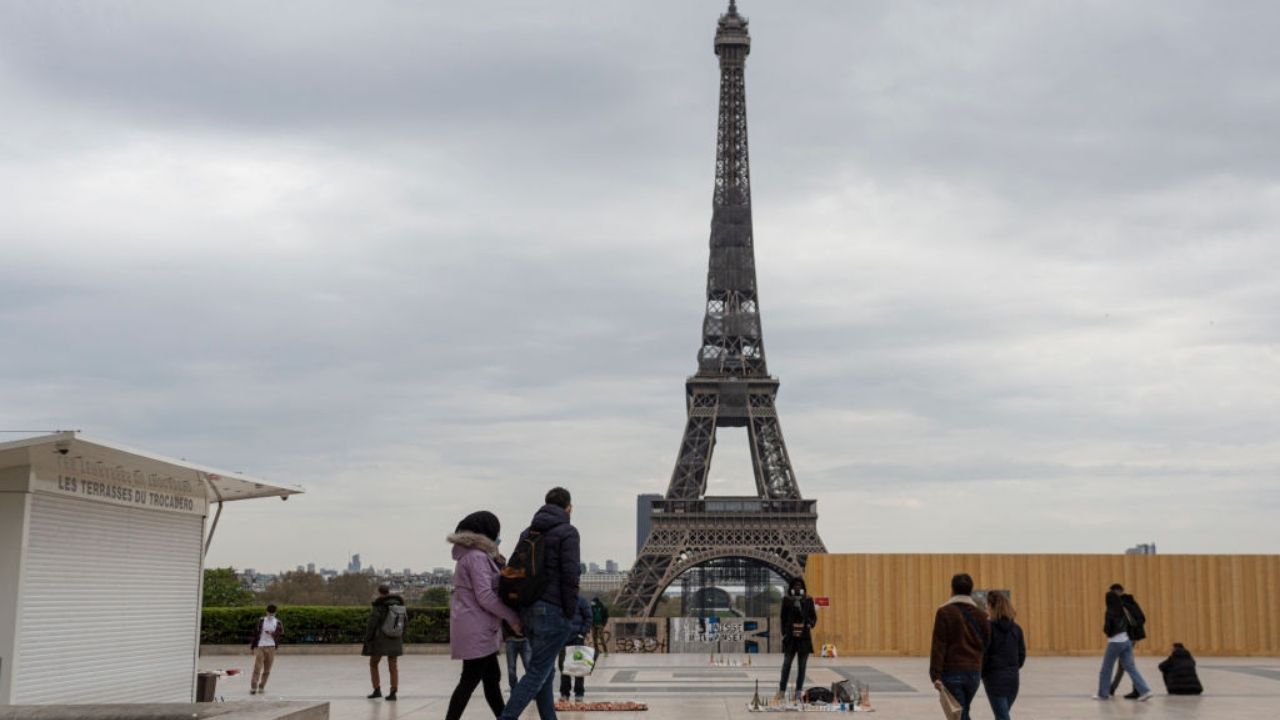 A partir de hoje, franceses poderão andar sem máscaras ao ar livre