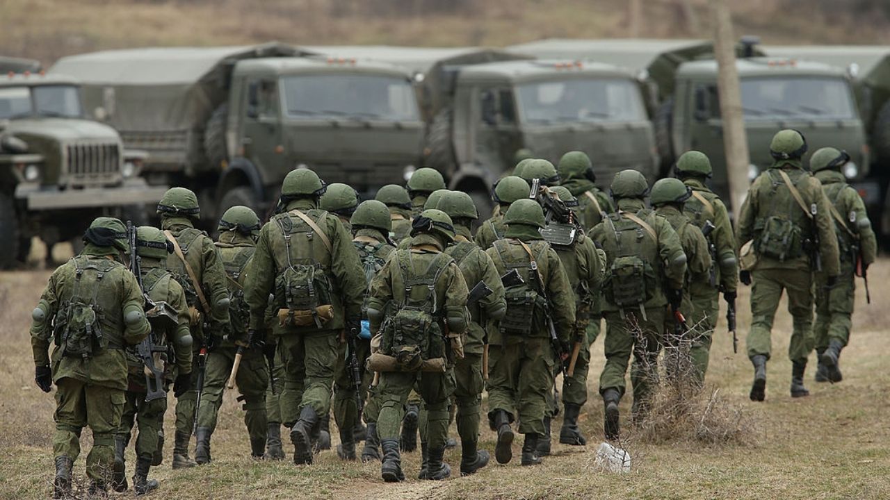 Soldados ucranianos registram cenas de ataques russos; veja vídeos