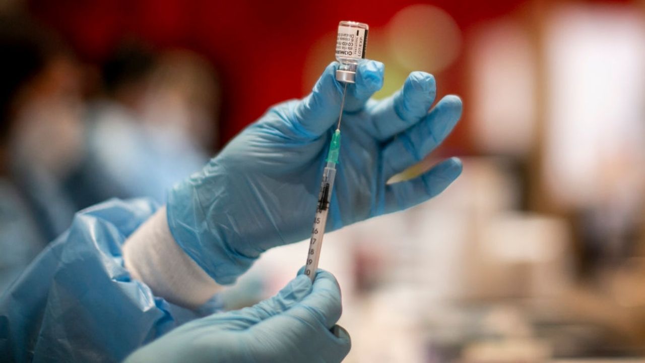 Inglaterra inicia aplicação da 4ª dose de vacina contra covid