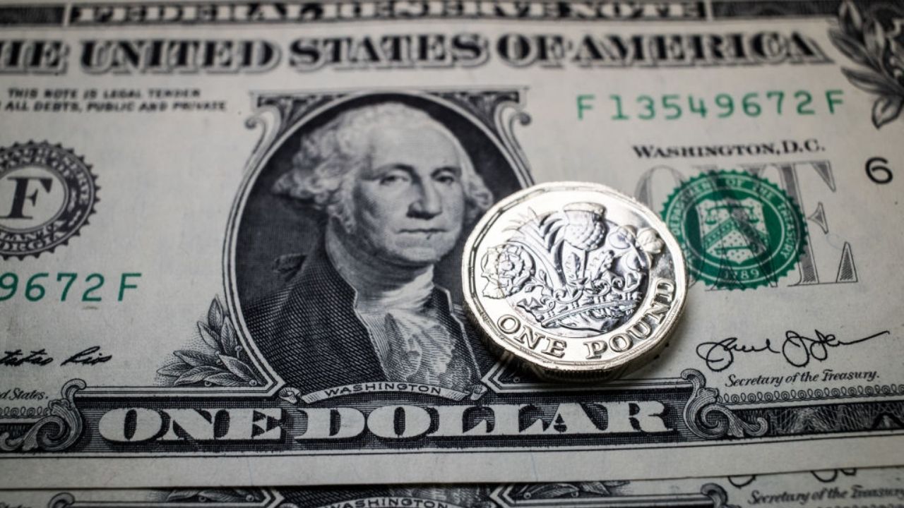 Dólar cai a R$4,80, menor valor em dois anos