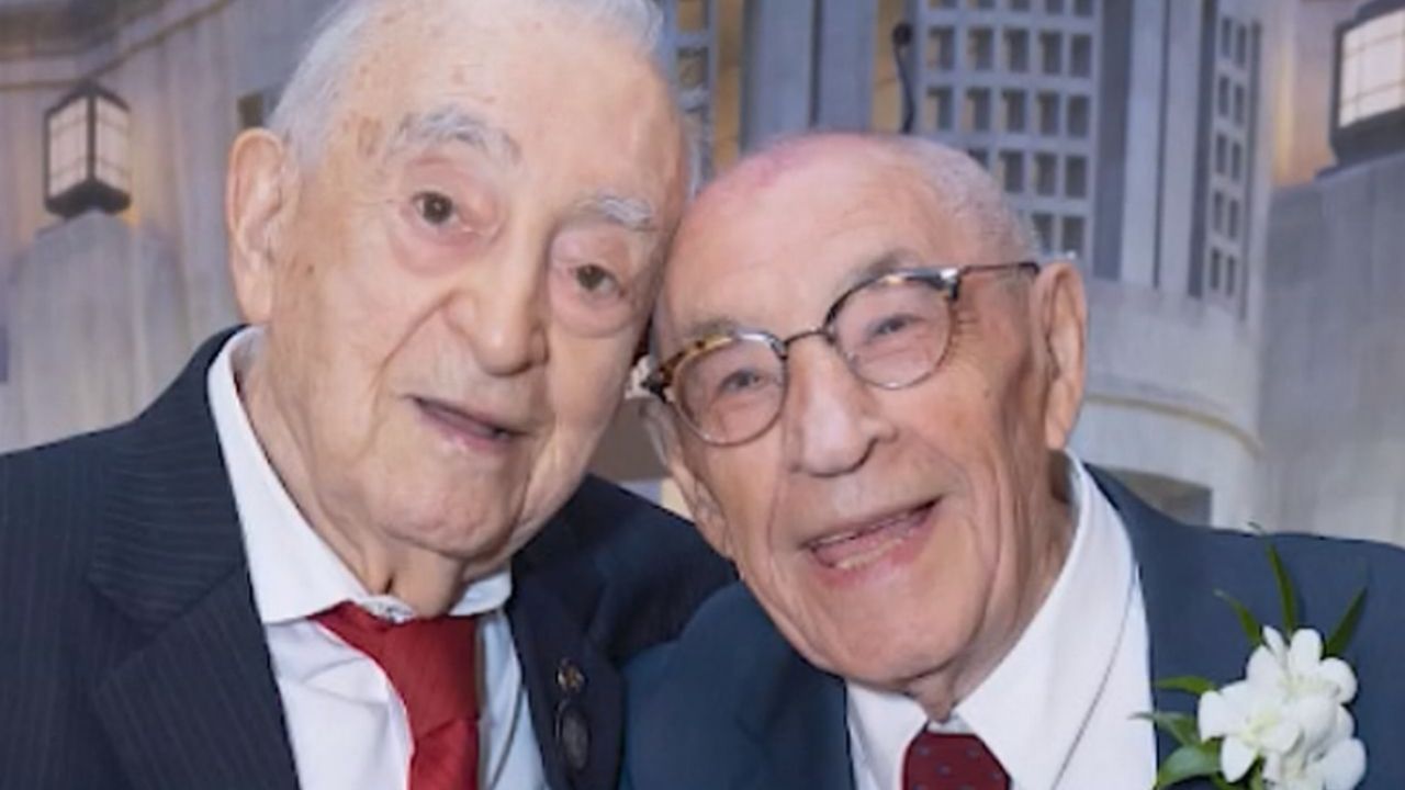 Sobreviventes do Holocausto se reencontram após 79 anos