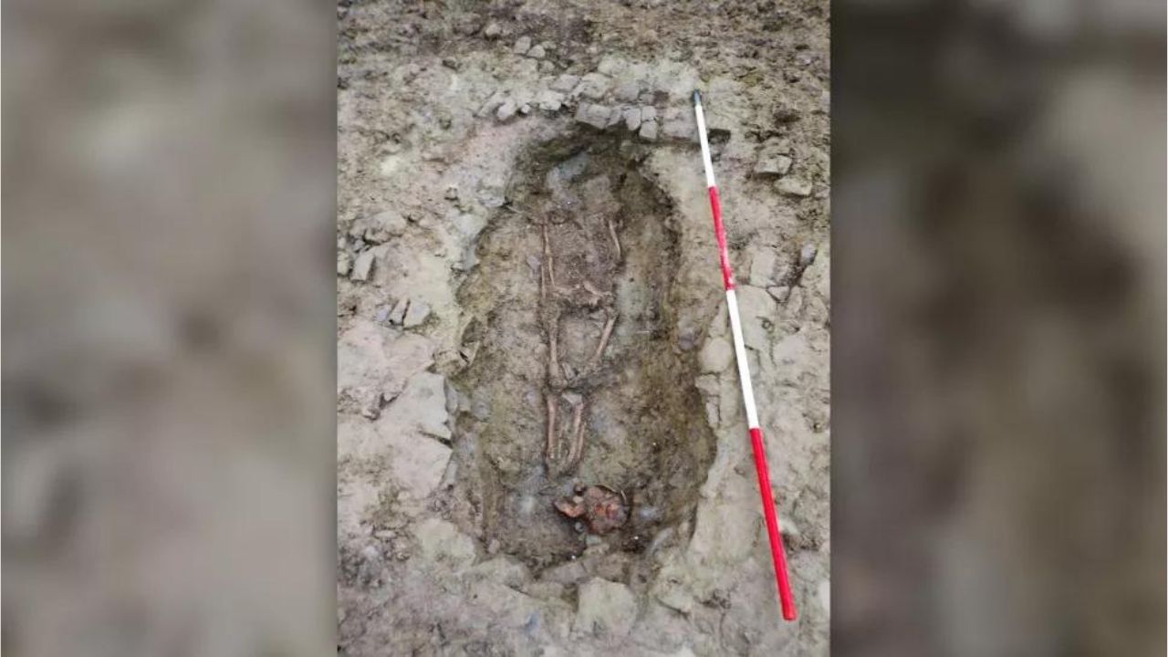 Os possíveis restos de um mercenário romano e sua vítima decapitada