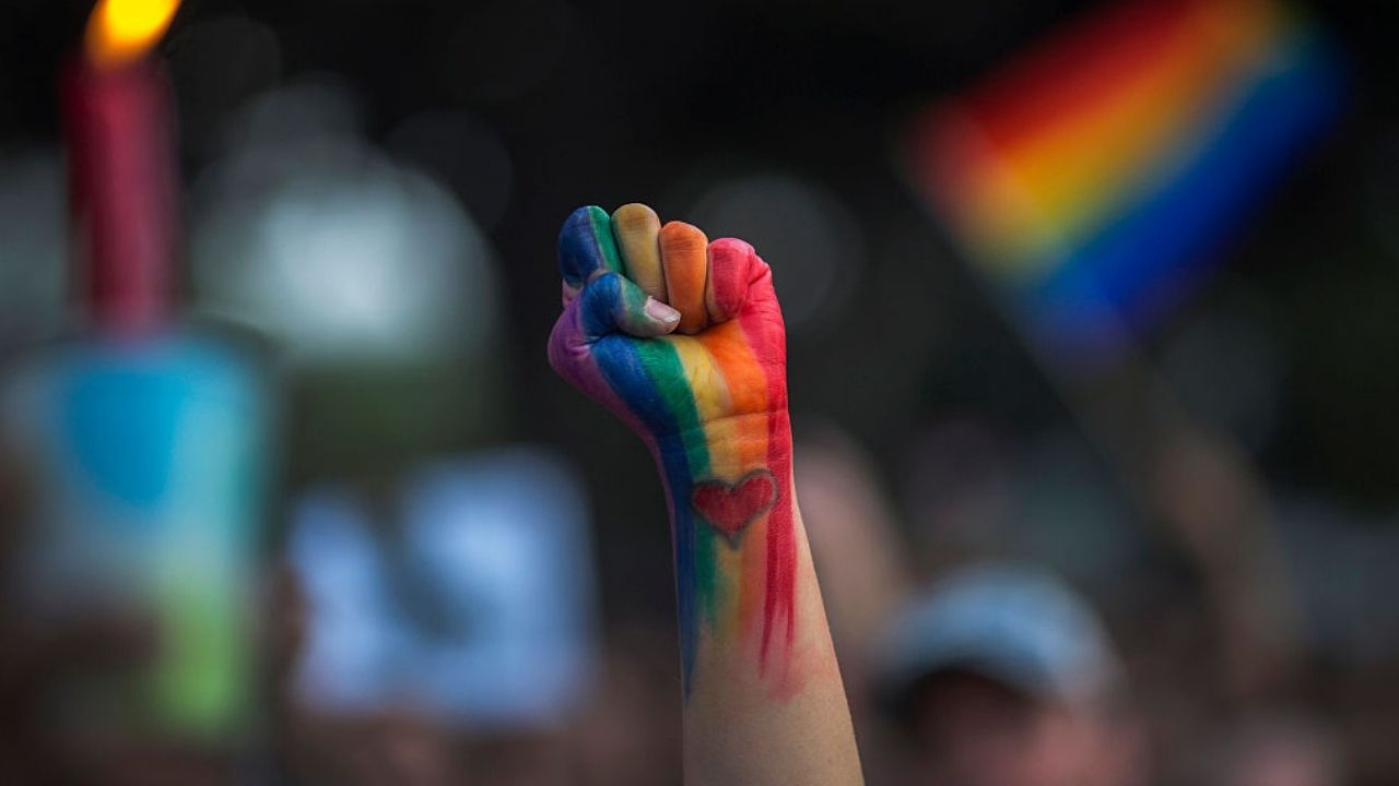 Ataque em bar LGBTQIA+ deixa dois mortos na Eslováquia