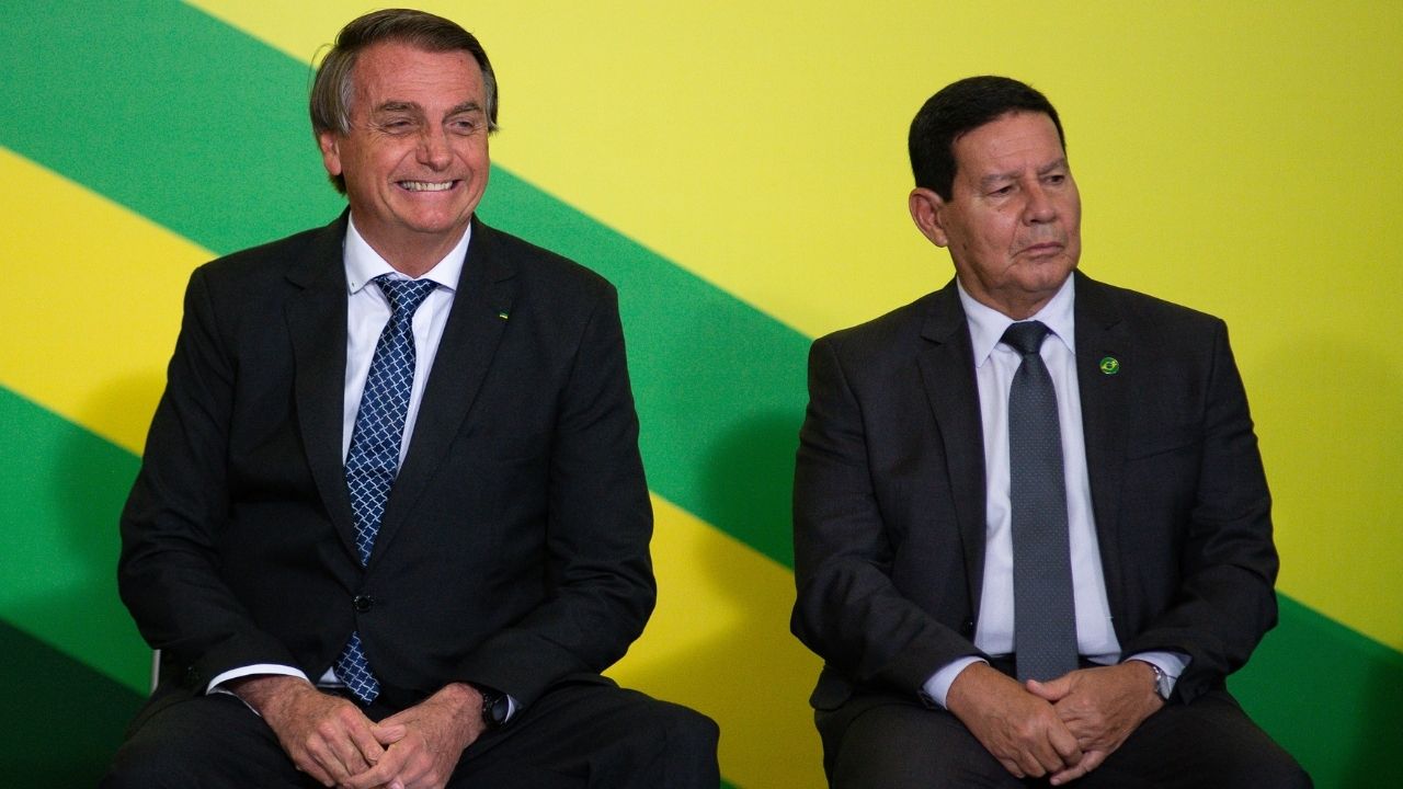 “Isso aí já passou”, diz Mourão sobre AI-5 após manifestação bolsonarista