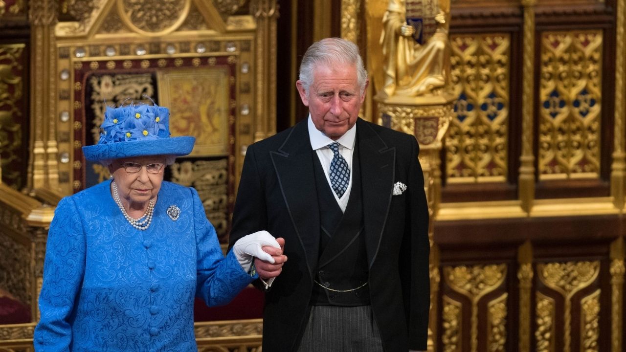 Biografia aborda relação do príncipe Charles com medicina alternativa