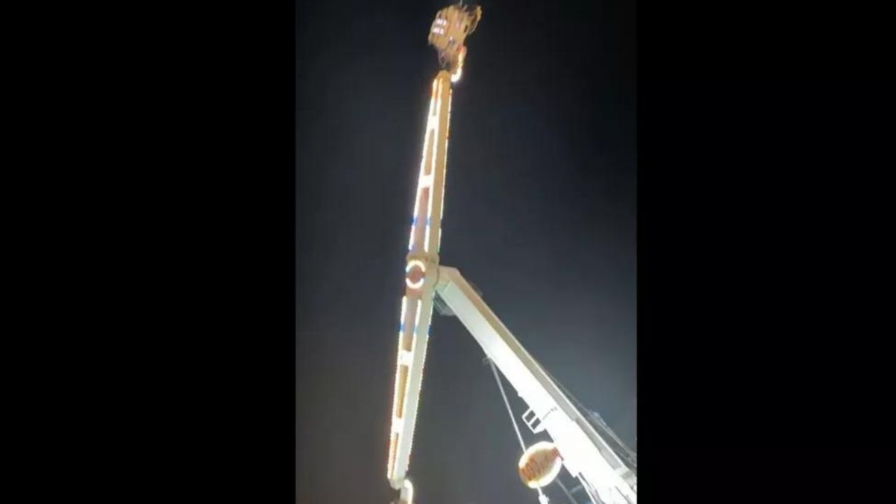Brinquedo trava durante festa e pessoas ficam presas a 30 metros do chão