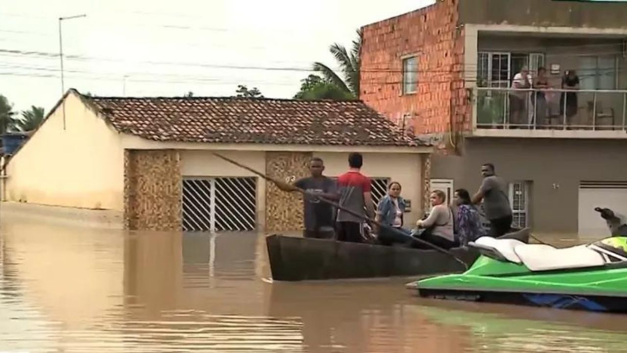 Com cheia dos rios, 40 mil pessoas têm de deixar suas casas no Alagoas