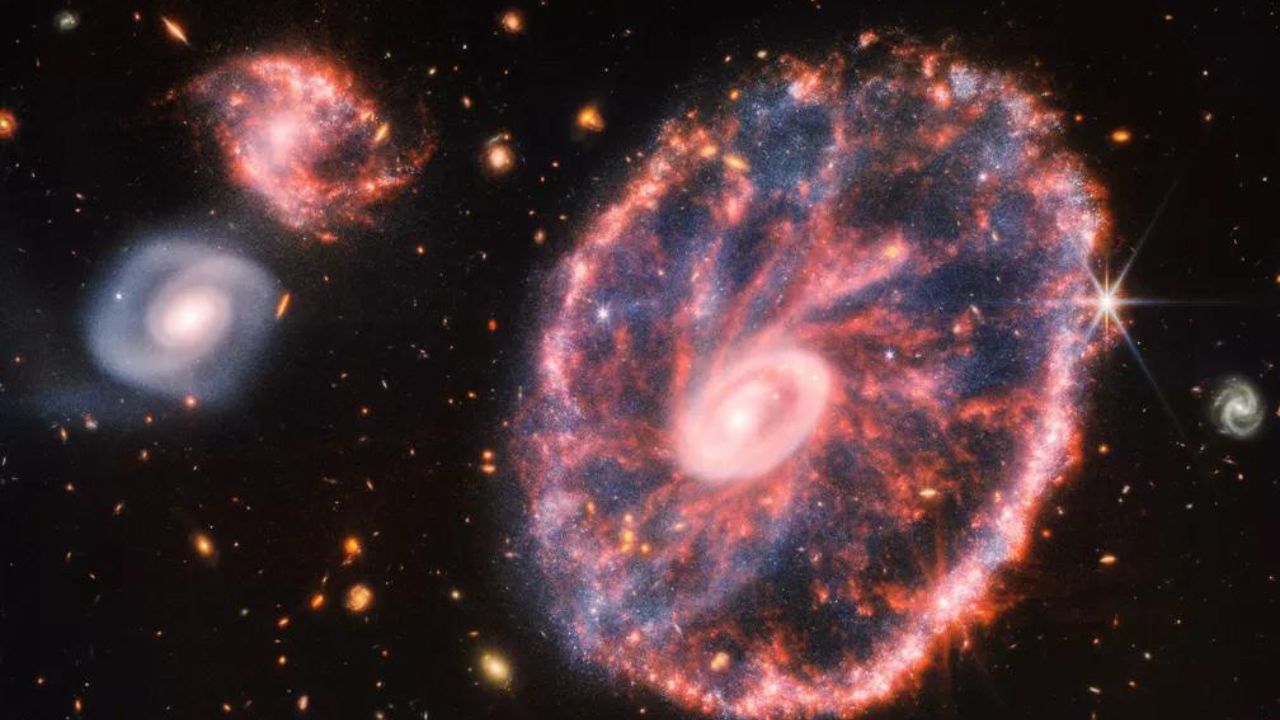 Imagem de galáxia em formato curioso é obtida por meio do telescópio James Webb