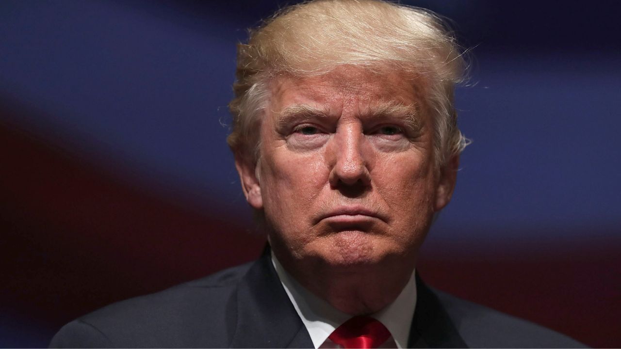 Ex-presidente Donald Trump diz que FBI fez buscas em sua casa: ‘Arrombaram meu cofre’