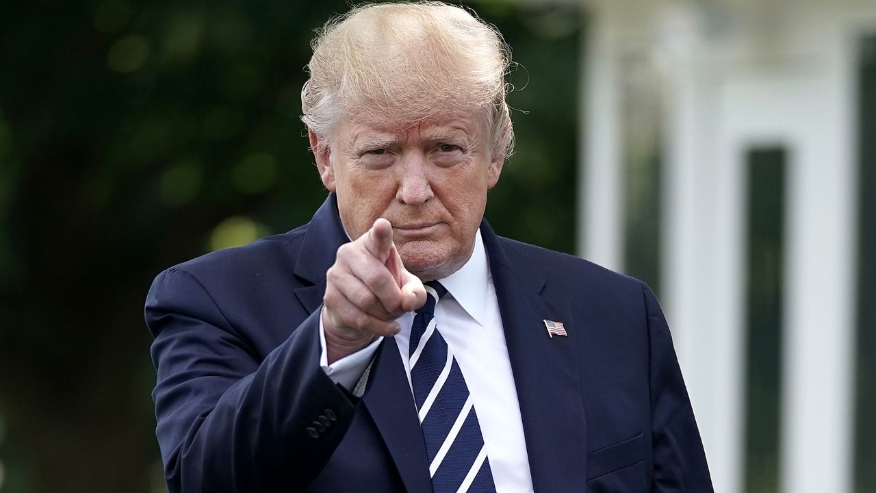 Trump pede que apoiadores façam doações para que possa enfrentar ‘caça às bruxas’