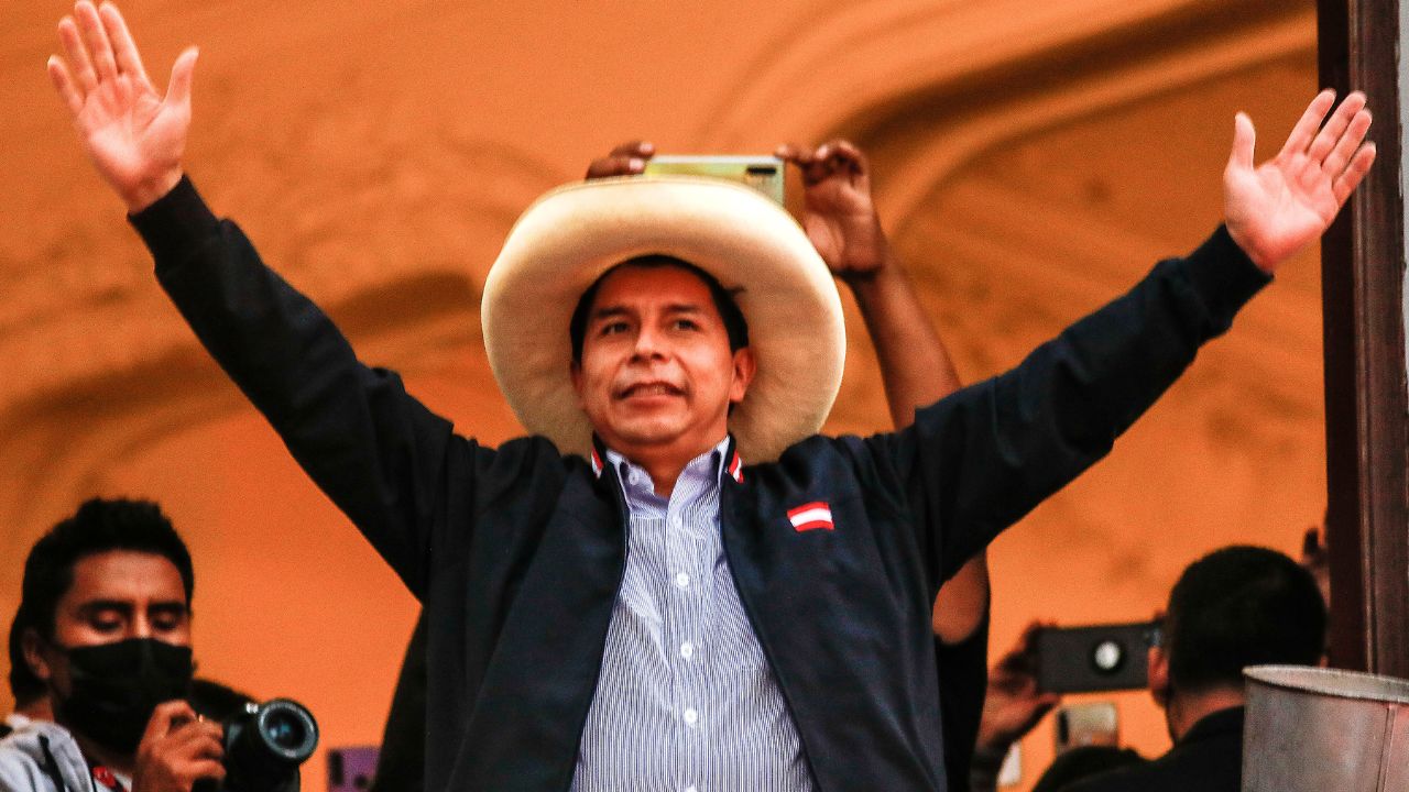 Congresso peruano recomenda processar presidente Castillo por traição à pátria