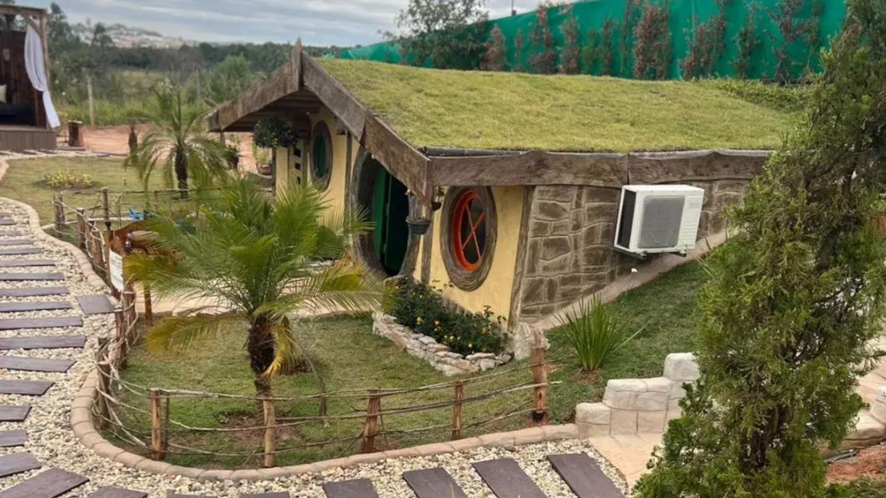 Casal constrói e aluga ‘casa de hobbit’ no interior de São Paulo: ‘Sonho realizado’