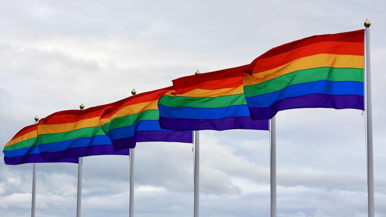 Mulheres são condenadas à morte por “promoverem a homossexualidade” no Irã