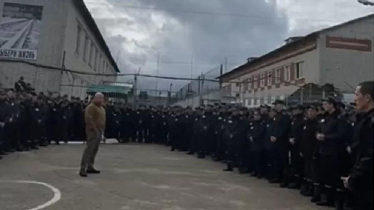 Vídeo mostra chefe de grupo paramilitar russo oferecendo liberdade a presos que lutarem na guerra