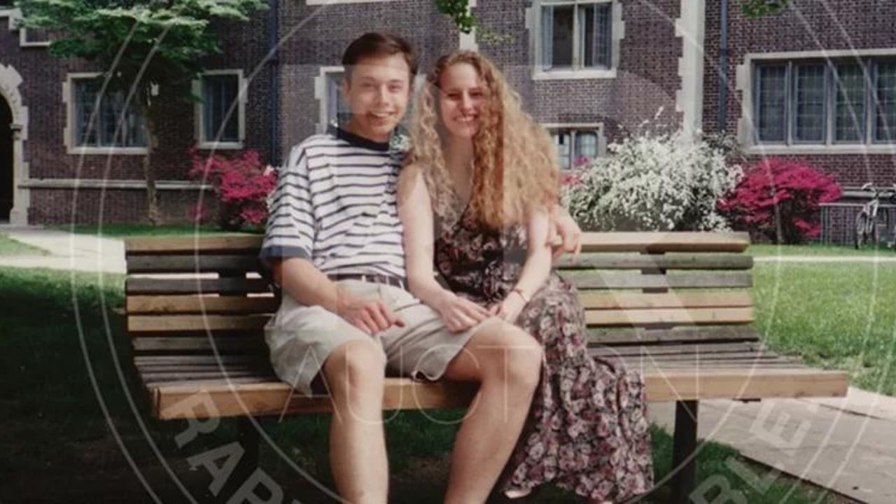 Ex-namorada de Elon Musk leiloa fotos e itens que guardou do relacionamento
