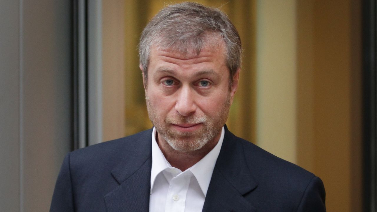 Ex-dono do Chelsea, Roman Abramovich, colaborou em troca de reféns entre Rússia e Reino Unido