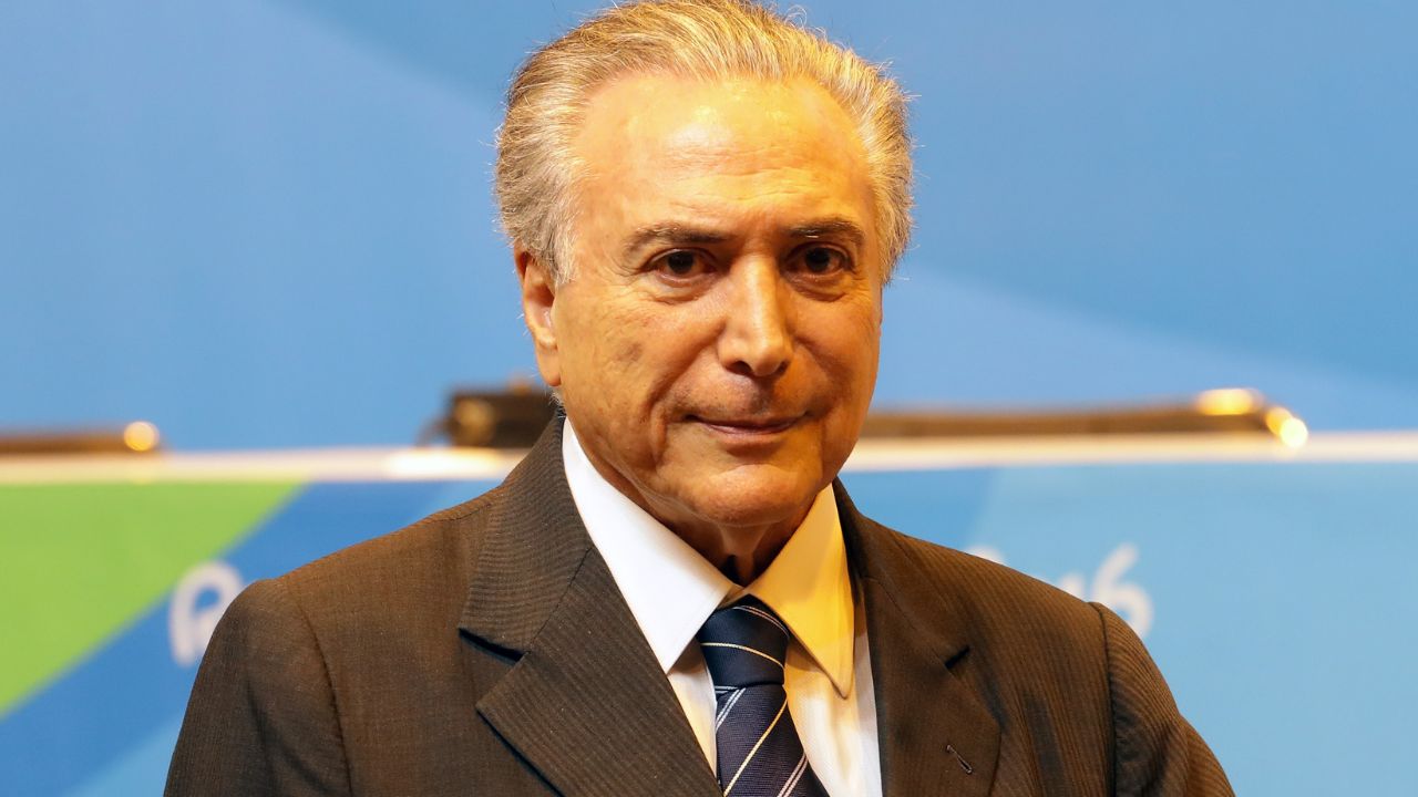 Por pressão familiar, Temer desiste de apoiar Bolsonaro