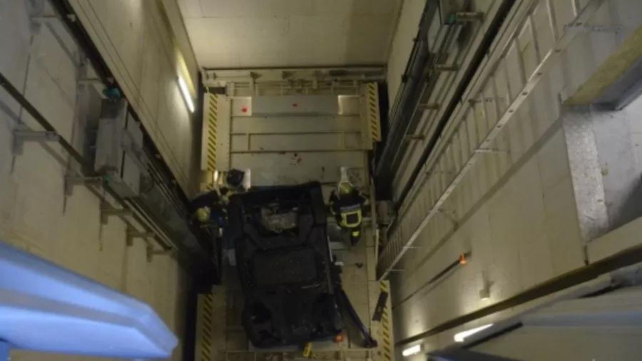 Motorista cai em poço de elevador depois de confundi-lo com vaga de estacionamento