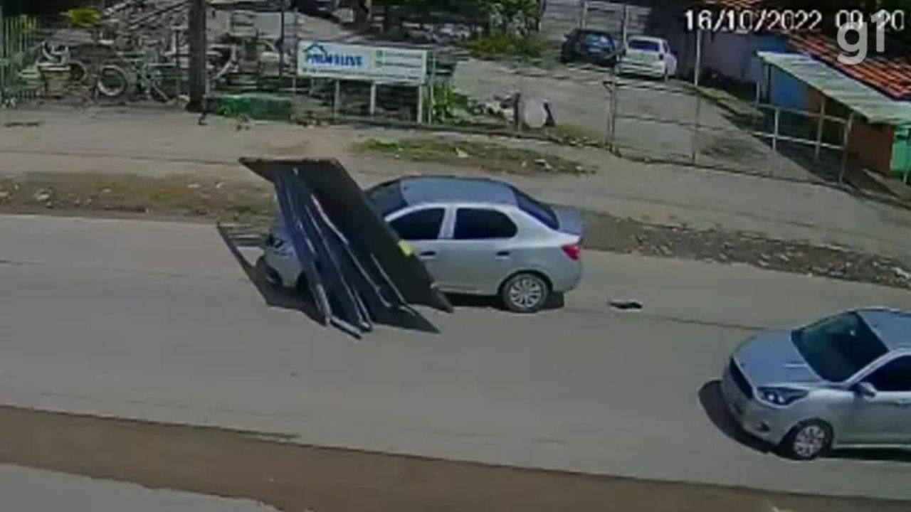 Cliente foge sem pagar conta e arranca portão de motel, em Pernambuco