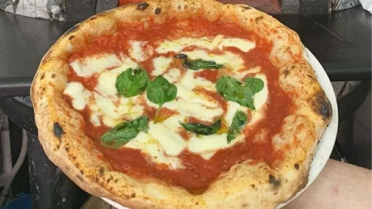 Pizzaria bicentenária que criou a margherita fecha por problemas sanitários