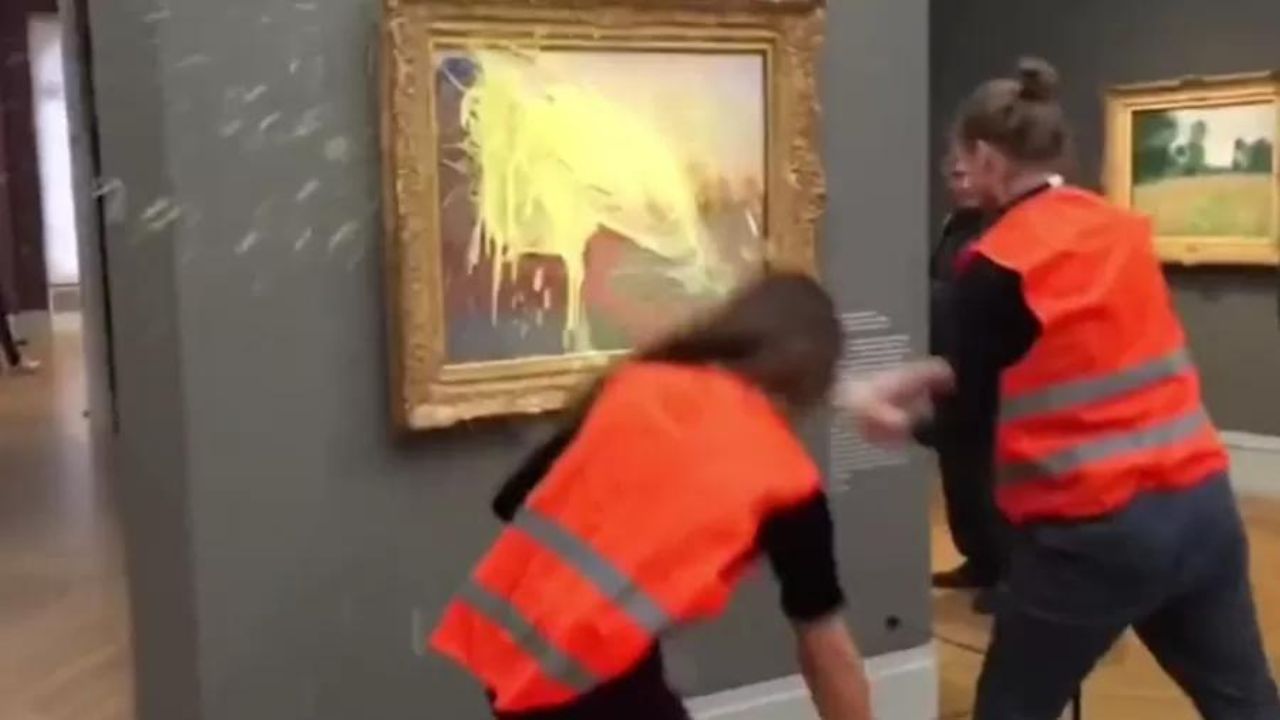 Ativistas jogam purê de batata em quadro de Monet em exposição na Alemanha