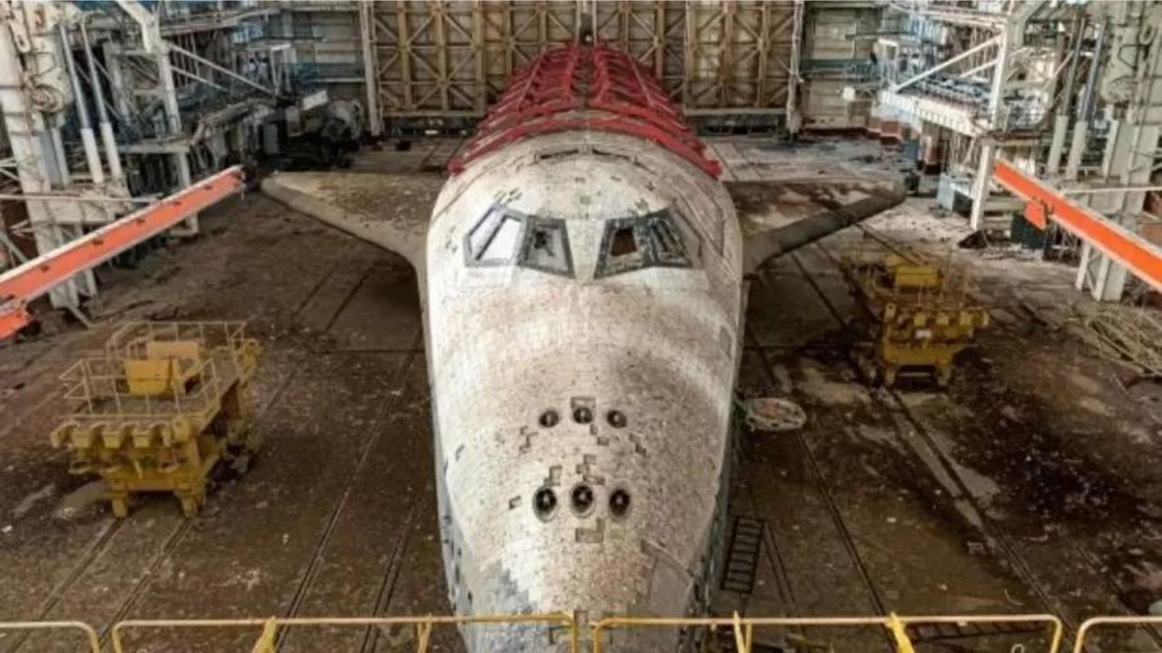 Explorador britânico encontra nave espacial soviética de R$ 1,1 bilhão em deserto