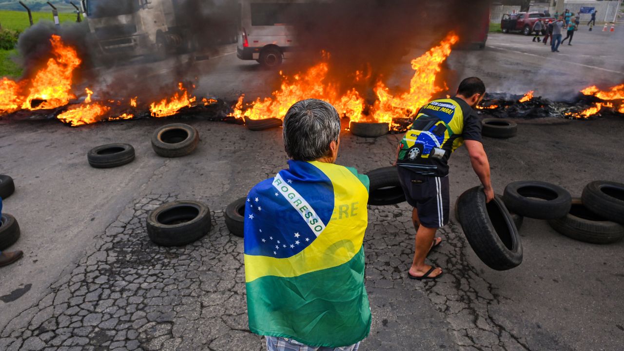 MTST orienta militantes a desbloquearem estradas tomadas por bolsonaristas