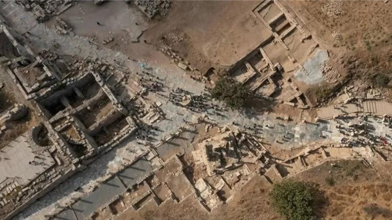 Construções sob cinzas revelam distrito da antiga cidade de Éfeso, na Turquia
