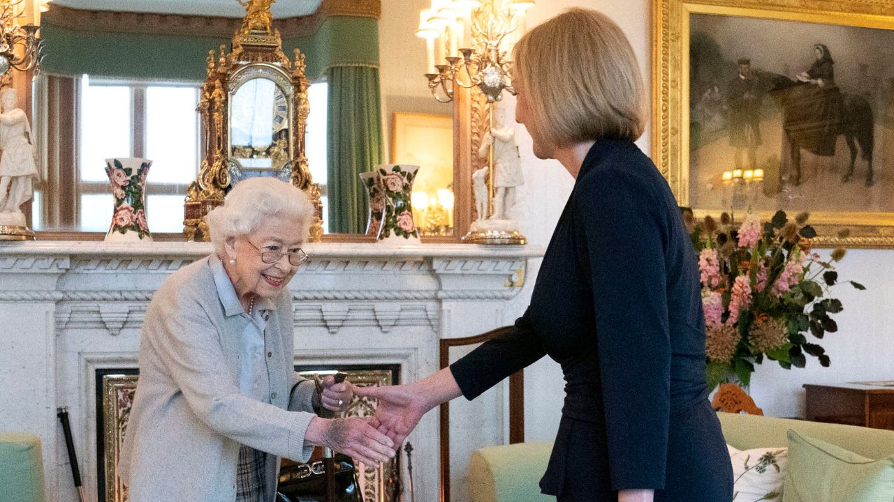 Militar recebeu alerta para velório de Elizabeth II dois dias antes da morte da monarca