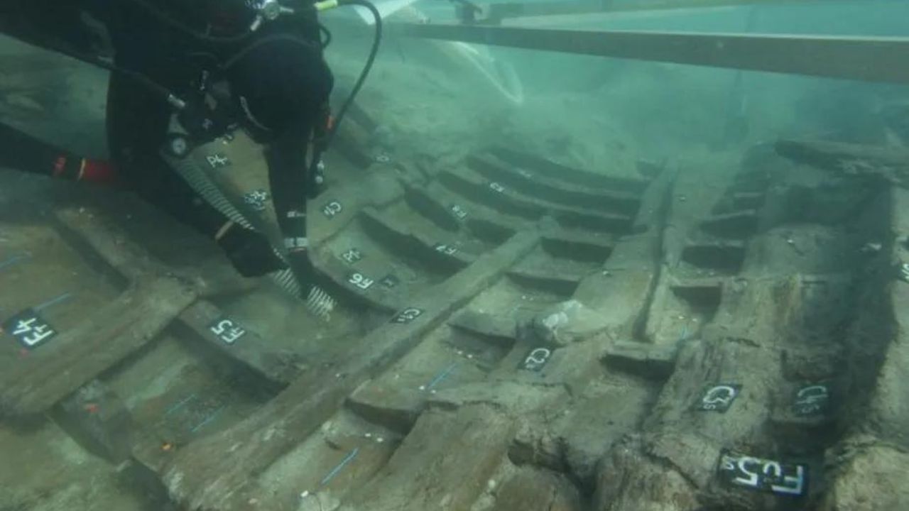 Arqueólogos encontram barco romano de mais de 2 mil anos no mar da Croácia