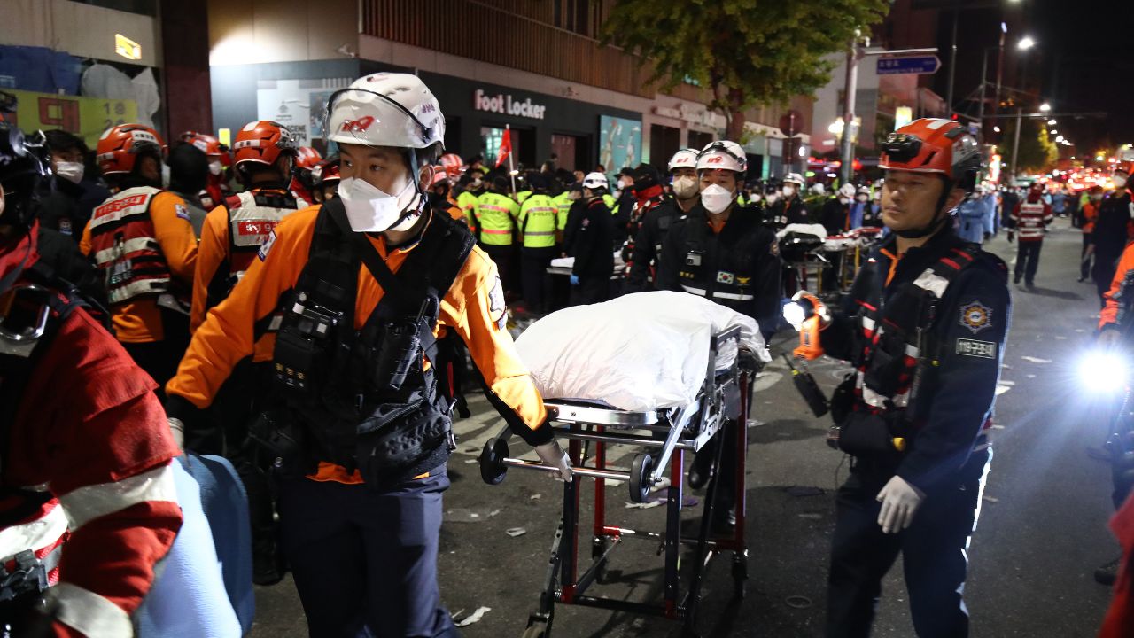 Policial investigado por tragédia em festa de Halloween é encontrado morto, na Coreia do Sul
