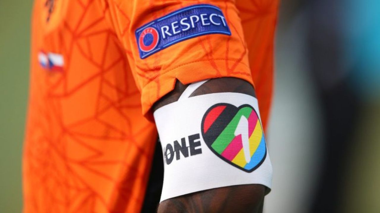 Jogadores alemães desistiram de usar braçadeira LGBT+ por ‘chantagem extrema’, diz federação