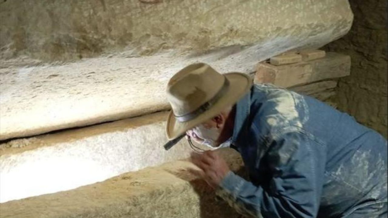 O que se sabe sobre a múmia coberta de ouro encontrada em sarcófago de 4300 anos